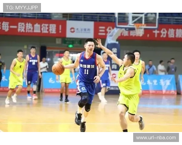 新余工BA篮球赛近2000名观众现场观赛，现场气氛热烈